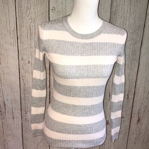 Gap sweater